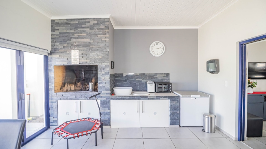 4 Bedroom Property for Sale in Blue Lagoon Western Cape